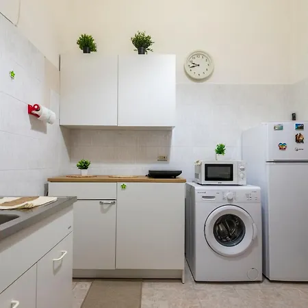 Cozy Romantic Loft- Cialdini 21