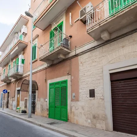 Cozy Romantic Loft- Cialdini 21 *