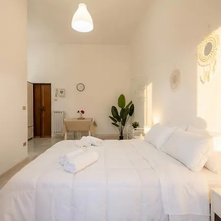 Cozy Romantic Loft- Cialdini 21 アパート