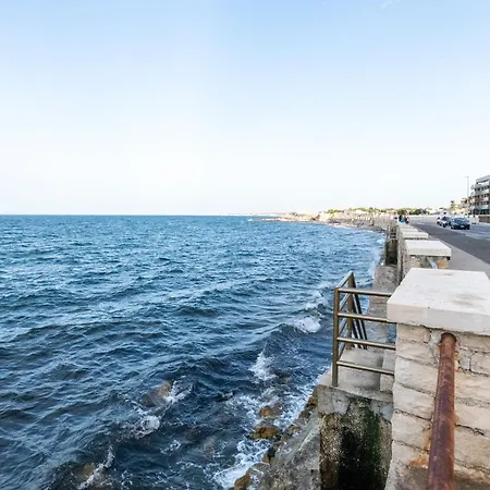 Cozy Romantic Loft- Cialdini 21